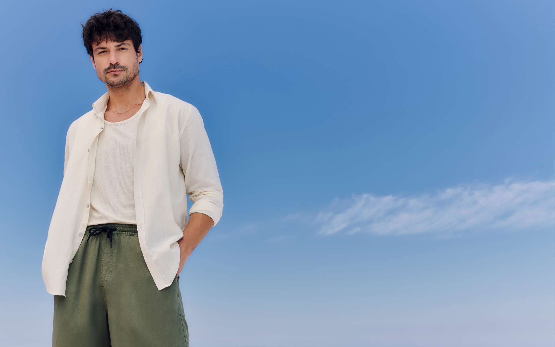 Roupa de linho masculina: saiba como se vestir leve nesse verão