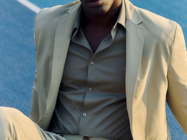 Camisa social masculina slim: conheça a medida certa da elegância