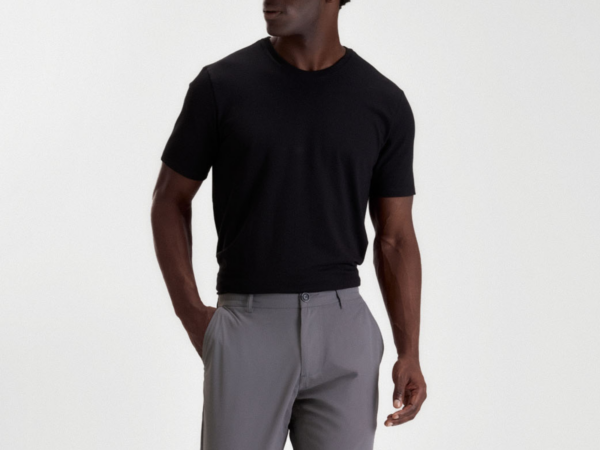 Moda masculina dos anos 90: guia completo de como usar o minimalismo ao seu favor