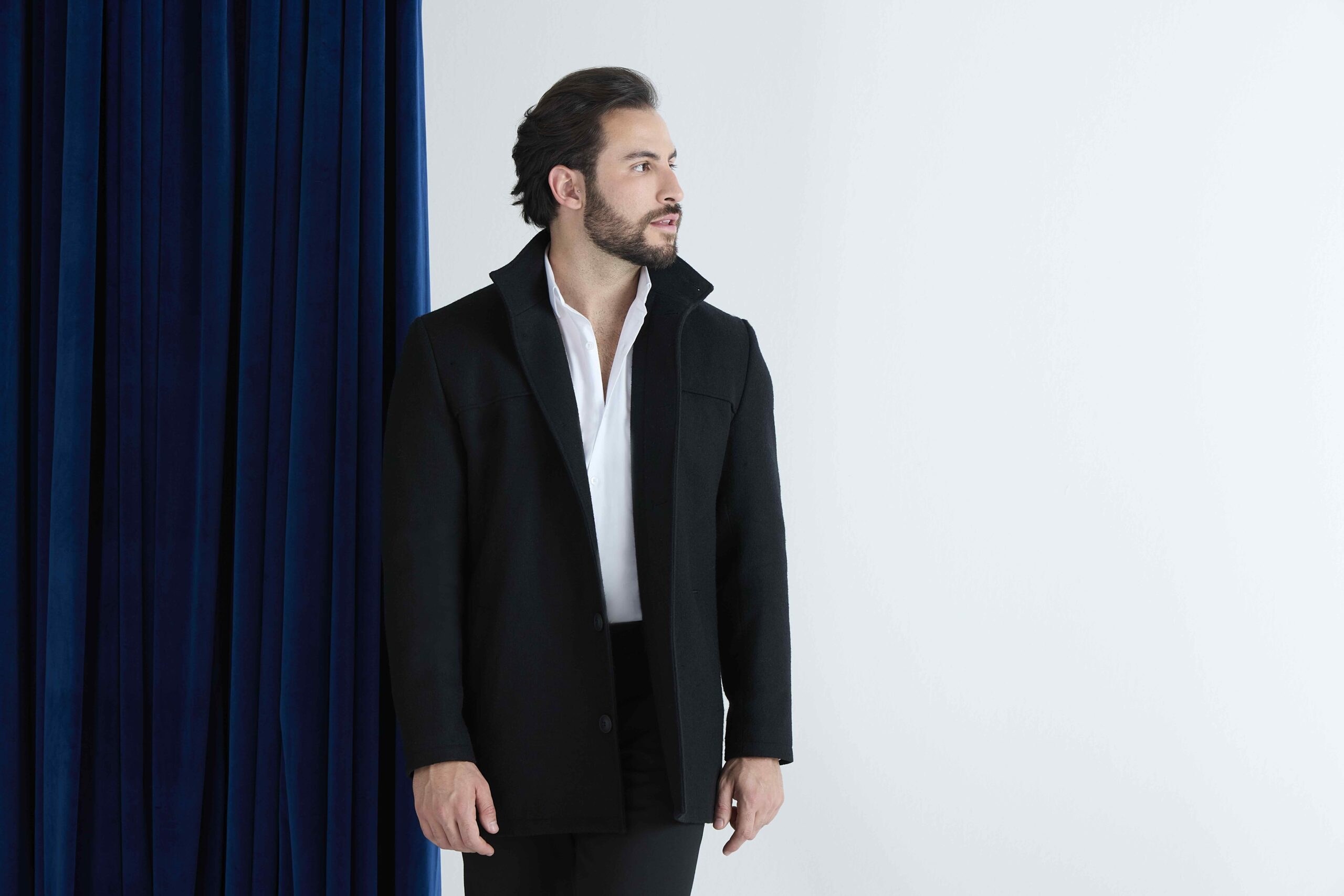 Casaco slim masculino de lã: como manter a elegância sem o volume excessivo