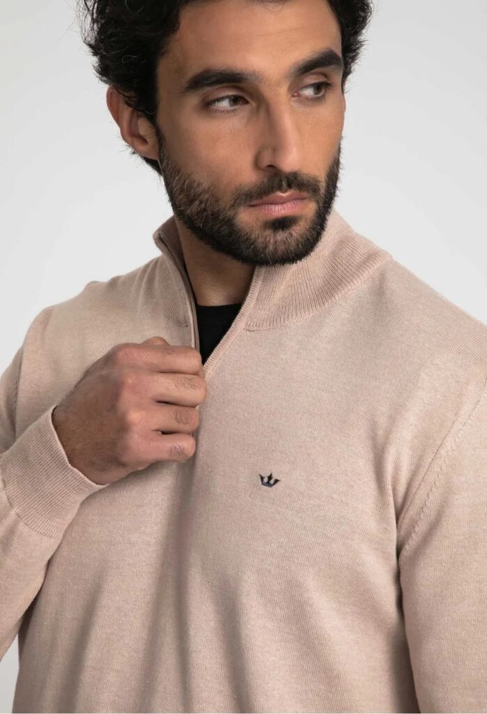 homem veste suéter masculino com zíper