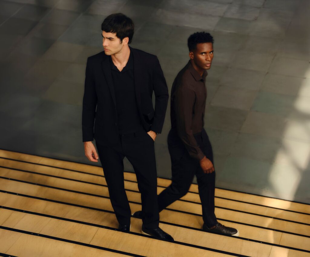 como montar um look monocromático masculino elegante
